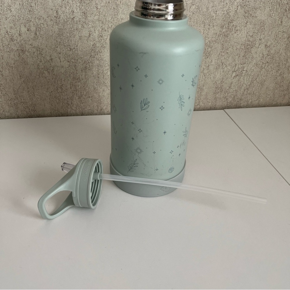 Blogilates Stainless Steel Mint Green Insulated Water Bottle 62oz - Picture 9 of 12
